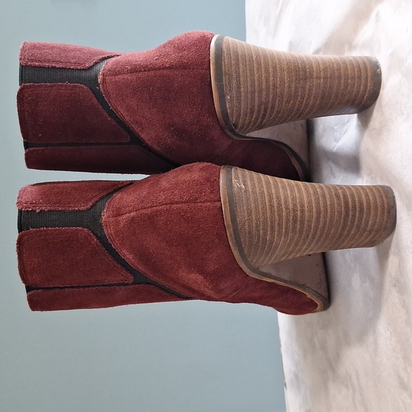 🍀 Lucky Brand suede booties. Maldeev style. Size 9.5. Burgundy. - Picture 3 of 14